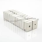 Zoom in - 40 x 30 x 10 mm / 4,3 - 7 mm ( N 45 ) 24 stuks. TREKKRACHT van iedere magneet 36 kg