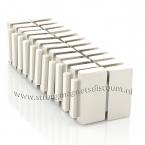 Zoom in - 50 x 25 x 10 mm  diametrisch gemagnetiseerd ( N45 ) 24 stuks. TREKKRACHT van iedere magneet 40 kg