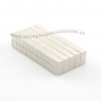 Zoom in - 5 x 5 x 1 mm ( N45 ) 500 stuks. TREKKRACHT van ieder magneet 1,8 kg